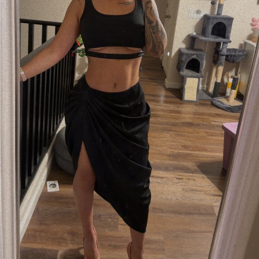 SHEIN Black Skirt - Picture 2 of 4